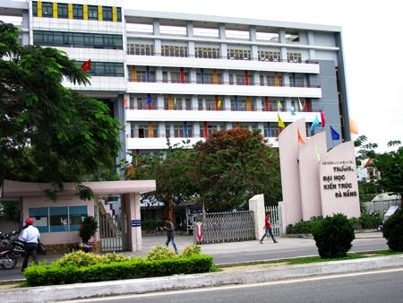 DH Kien truc Da nang, chi tieu tuyen sinh, tuyen sinh 2102, dinh chi tuyen sinh, dong cua nganh, kiem diem