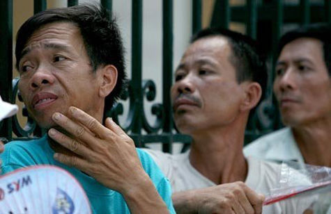 Hoc phi mot so trung khong tang, Danh sach truong khong tang hoc phi, tuyen sinh 2012, thong tin tuyen sinh, hoc phi, dong hoc phi, danh sach truong, cac truong giam hoc phi, truong tang hoc phi