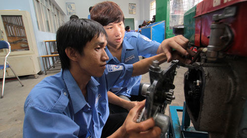 du thua nhan luc, nganh hot, hoc nganh hot, tuyen sinh 2012, thong tin tuyen sinh, that nghiep