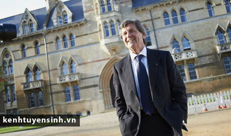 Những thay đổi từ chính sách visa du học Anh Melvyn Bragg: Những thay đổi từ chính sách visa du học Anh