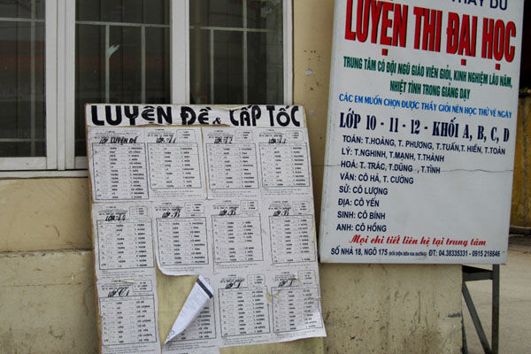 Luyện thi đại học: Trao đầu dê bán thịt chó