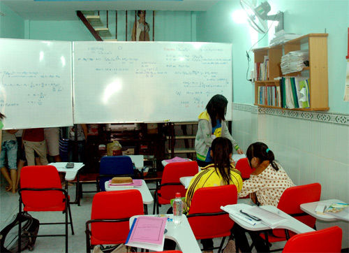 Các lò luyện thi vi phạm, Những lò luyện thi chui, Luyện thi ĐH, tuyển sinh, thông tin tuyển sinh, trung tâm luyện thi, luyện thi, thanh tra, xử phạt Các lò luyện thi vi phạm, Những lò luyện thi chui, Luyện thi ĐH, tuyển sinh, thông tin tuyển sinh, trung tâm luyện thi, luyện thi, thanh tra, xử phạt