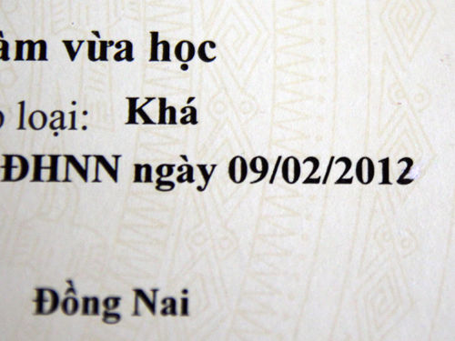 In sai bằng, ĐH Ngoại ngữ Đà Nẵng cạo bằng lưỡi lam, Đóng mộc treo lên bằng in sai, thanh nien, tuyển sinh, thông tin tuyển sinh, điểm thi, bằng giả, bằng đại học In sai bằng, ĐH Ngoại ngữ Đà Nẵng cạo bằng lưỡi lam, Đóng mộc treo lên bằng in sai, thanh nien, tuyển sinh, thông tin tuyển sinh, điểm thi, bằng giả, bằng đại học