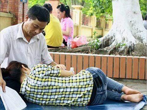 Thần tượng của nhiều học sinh là cha mẹ mình, Bức ảnh cha trông cho con ngủ, vietnamnet, tuyển sinh, thông tin tuyển sinhm thi đại học