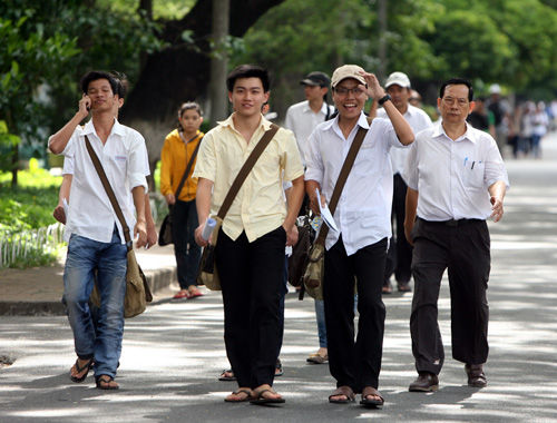 Đề thi tiếng anh khối A1 2012 khá dễ, Đề thi môn hóa khối a 2012 không làm khó thí sinh, tuoi tre, thông tin tuyển sinh, tuyển sinh, đề thi môn anh 2012, đề thi môn hóa 2012