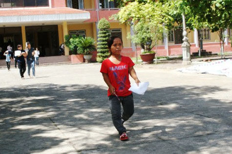 Cháu 12 tuổi đưa dì đi thi đại học - Ảnh 1