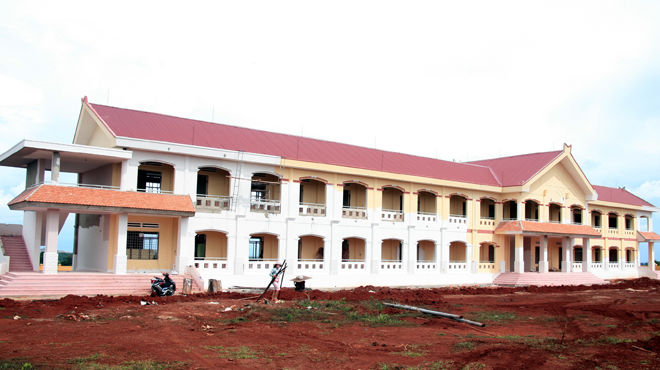 Bỏ hoang trường học đang xây, Thiếu trường học trầm trọng, huyện nghèo, xây trường học, tuyển sinh, thông tin tuyển sinh