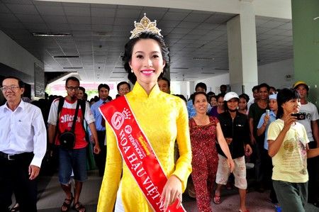 Bắng tốt nghiệp của hoa hậu Thu Thảo khuất tất điều gì, Hoa hậu Việt Nam, đại học tây đô, hiệu trưởng ĐH Tây Đô, hoa hậu thu thảo, hoa hau việt nam 2012, bằng tốt nghiệp hoa hậu thu thảo