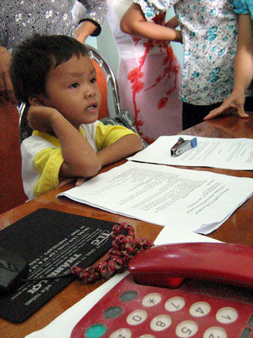 than dong Dang Huu Nam, than dong ngon ngu, than dong ngoai ngu, be to, tuyen sinh, thong tin tuyen sinh, bao giao duc, Thần đồng 4 tuổi ngoại Đặng Hữu Nam