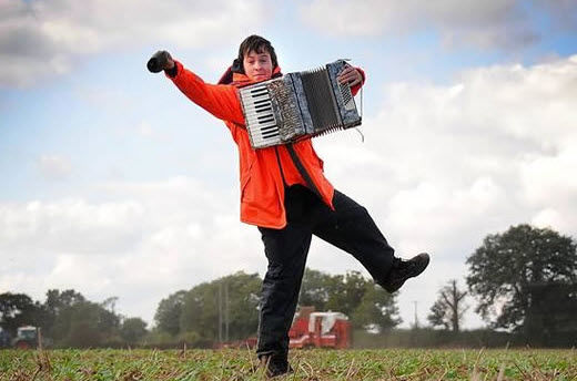 Sinh viên tốt nghiệp ngành tiếng Anh đi làm bù nhìn đuổi chim