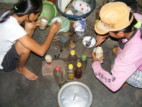 2 chi em mo coi hoc gioi, tre em ngheo, hoc gioi, tuyen sinh, thong tin tuyen sinh, bao giao duc, giao duc