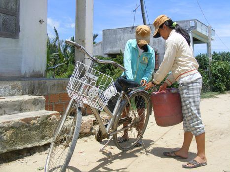 2 chi em mo coi hoc gioi, tre em ngheo, hoc gioi, tuyen sinh, thong tin tuyen sinh, bao giao duc, giao duc