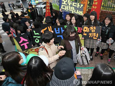 Áp lực từ kỳ thi đại học tại Hàn Quốc Áp lực từ kỳ thi đại học tại Hàn Quốc