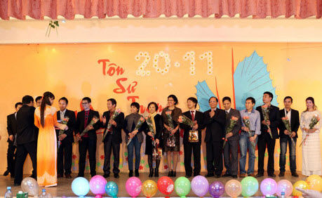 Giữa Mạc Tư Khoa… nghe tiếng hát tri ân cô thầy (Ảnh: Đơn vị LHS MADI) ngày nhà giáo Việt Nam, Giữa Mạc Tư Khoa… nghe tiếng hát tri ân cô thầy (Ảnh: Đơn vị LHS MADI)