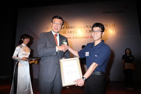 Lễ trao học bổng hợp tác Kumho Asiana 2012