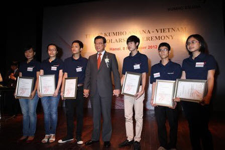 Học bổng Kumho Asiana 2012