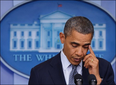 Tổng thống Obama gạt nước mắt trên truyền hình khi gửi lời chia buồn tới gia đình nạn nhân