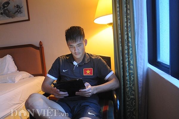 cong vinh, cau thu, bong da, di hoc, tot nghiep tai chuc, hoc dai hoc, hoc tu xa, dan viet