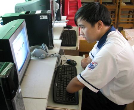 khuyet tat, tai nan, viet bang chan, giao duc, vuot kho, hoc sinh, dan tri khuyet tat, tai nan, viet bang chan, giao duc, vuot kho, hoc sinh, dan tri