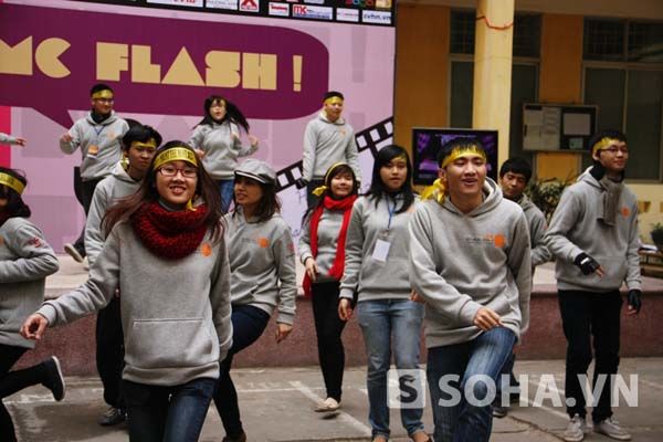 sinh vien ngoai thuong, tieng anh, hoc tieng anh, sinh vien, thi tieng anh, hoc tieng anh