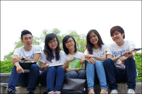 Sinh viên SaigonTech học giáo trình bằng tiếng Anh