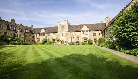 Lịch phỏng vấn chương trình học bổng A-Level Bellerbys - Ảnh 1