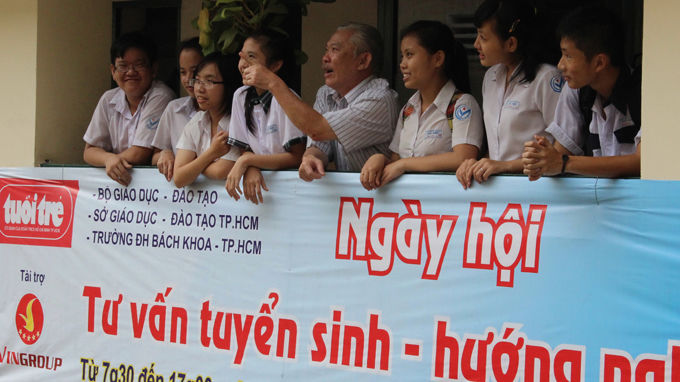 Tư vần tuyển sinh, hướng nghiệp 2013: chương trình rất bổ ích tu van mua thi, huong nghiep, tu van tuyen sinh, tuyen sinh, chon nganh, tu van chon nganh, tu van chon truong, cach chon truong, cach chon nganh, tuoi tre