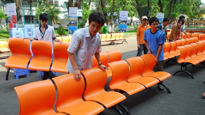 Tư vấn tuyển sinh và hướng nghiệp năm 2013 Tư vấn tuyển sinh và hướng nghiệp năm 2013