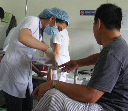 SV ngành y xem nhiệm vụ trực và được chăm sóc người bệnh là niềm vui trong những ngày tết 