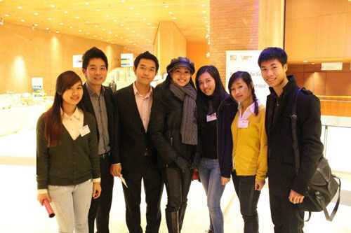 Gặp gỡ tác giả Clip du học sinh 5 châu chúc tết