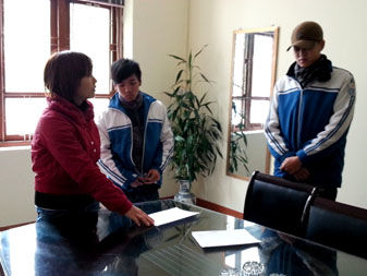 Học sinh đâm nhau trong trường giáo viên không hay biết Học sinh đâm nhau trong trường giáo viên không hay biết