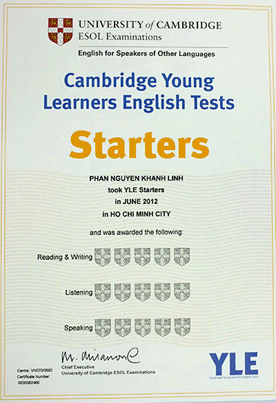 Chứng chỉ Anh văn quốc tế Starters của một học sinh lớp 2 đạt điểm tuyệt đối (15 khiên). Để có chứng chỉ này, em đã phải học thêm ở trung tâm và tự ôn luyện rất nhiều. Ảnh: Hương Giang Chứng chỉ Anh văn quốc tế Starters của một học sinh lớp 2 đạt điểm tuyệt đối (15 khiên). Để có chứng chỉ này, em đã phải học thêm ở trung tâm và tự ôn luyện rất nhiều. Ảnh: Hương Giang