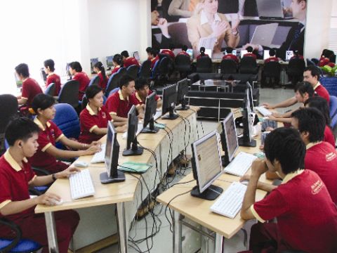 Trường đại học Quốc tế Sài Gòn cấp hơn 100 học bổng cho sinh viên