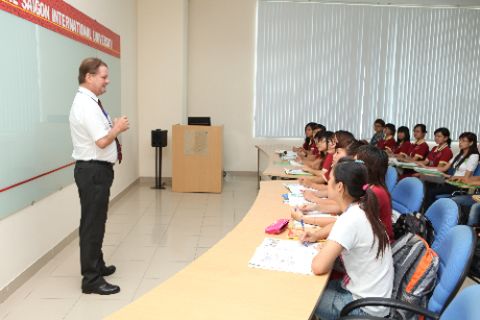 Trường đại học Quốc tế Sài Gòn cấp hơn 100 học bổng cho sinh viên