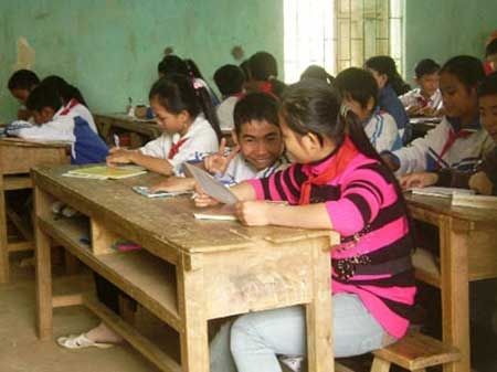 Nguy hiểm rình rập học sinh trong trường cũ nát ở Thanh Hoá