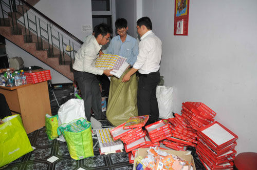 Sách giả sản xuất hàng loạt bị phát hiện | Sách giả là gì?