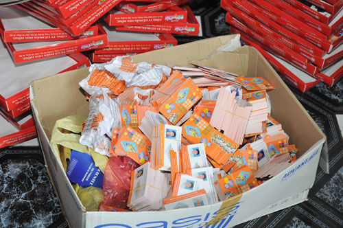 Sách giả sản xuất hàng loạt bị phát hiện | Sách giả là gì?