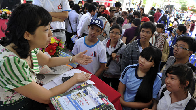 Tuổi Trẻ tư vấn tuyển sih hướng nghiệp 2013 cho học sinh miền Tây Tuổi Trẻ tư vấn tuyển sih hướng nghiệp 2013 cho học sinh miền Tây