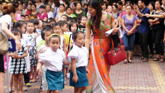 Tuyển sinh đầu cấp tại Hà Nội nóng chuyện sĩ số lớp học