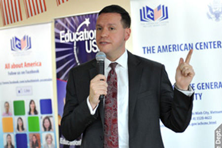 70.000 USD cho mỗi visa hợp pháp nhập cảnh vào Mỹ - Ảnh 1