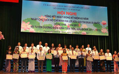 Sở GD TPHCM tuyên dương điển hình thi đua tiên tiến - Ảnh 1