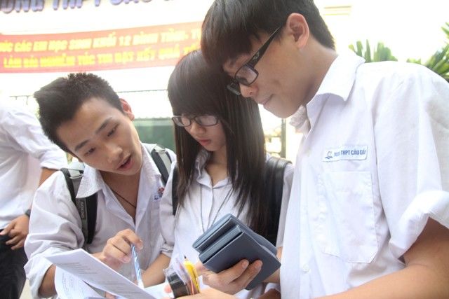 Thí sinh tham gia thi tốt nghiệp 2 môn cuối là: Toán và Ngoại ngữ - Ảnh 1