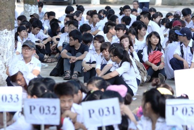 Thi tốt nghiệp: Thí sinh không được mang điện thoại vào phòng thi