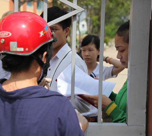 Những hình ảnh khó quên trong kỳ thi tốt nghiệp THPT 2018 - Ảnh 9