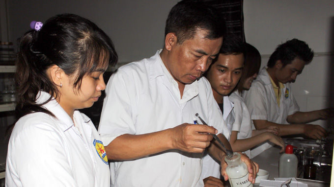 Cử nhân, thạc sĩ đi học trung cấp