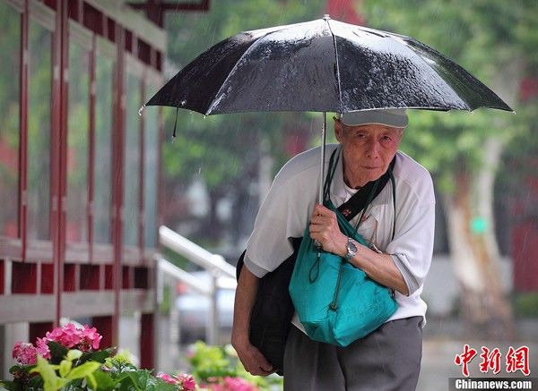 Cụ ông 84 tuổi thi đại học 13 lần Cụ ông 84 tuổi thi đại học 13 lần