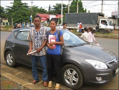 Nữ sinh buôn Gram A Đắk Lắk đi thi bằng ô tô Nữ sinh buôn Gram A Đắk Lắk đi thi bằng ô tô