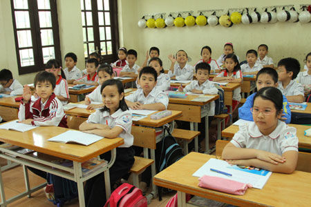 Tạo công bằng về cơ hội học tập tại các cơ sở giáo dục công lập CLC cho mọi học sinh, trên nguyên tắc tự nguyện