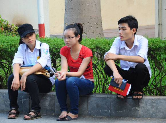 Sáng nay thí sinh thi môn cuối cùng: Môn Vật Lý/ tiếng anh (Khối A1)