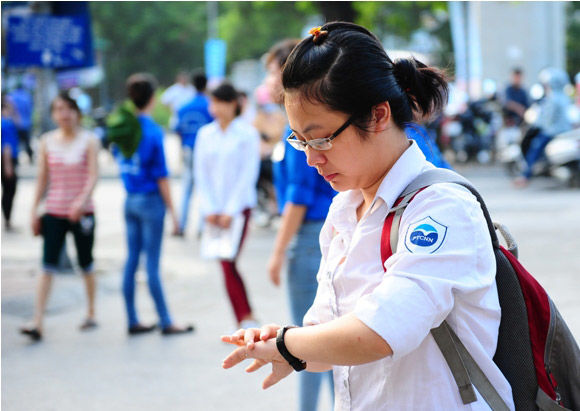 Sáng nay thí sinh thi môn cuối cùng: Môn Vật Lý/ tiếng anh (Khối A1)